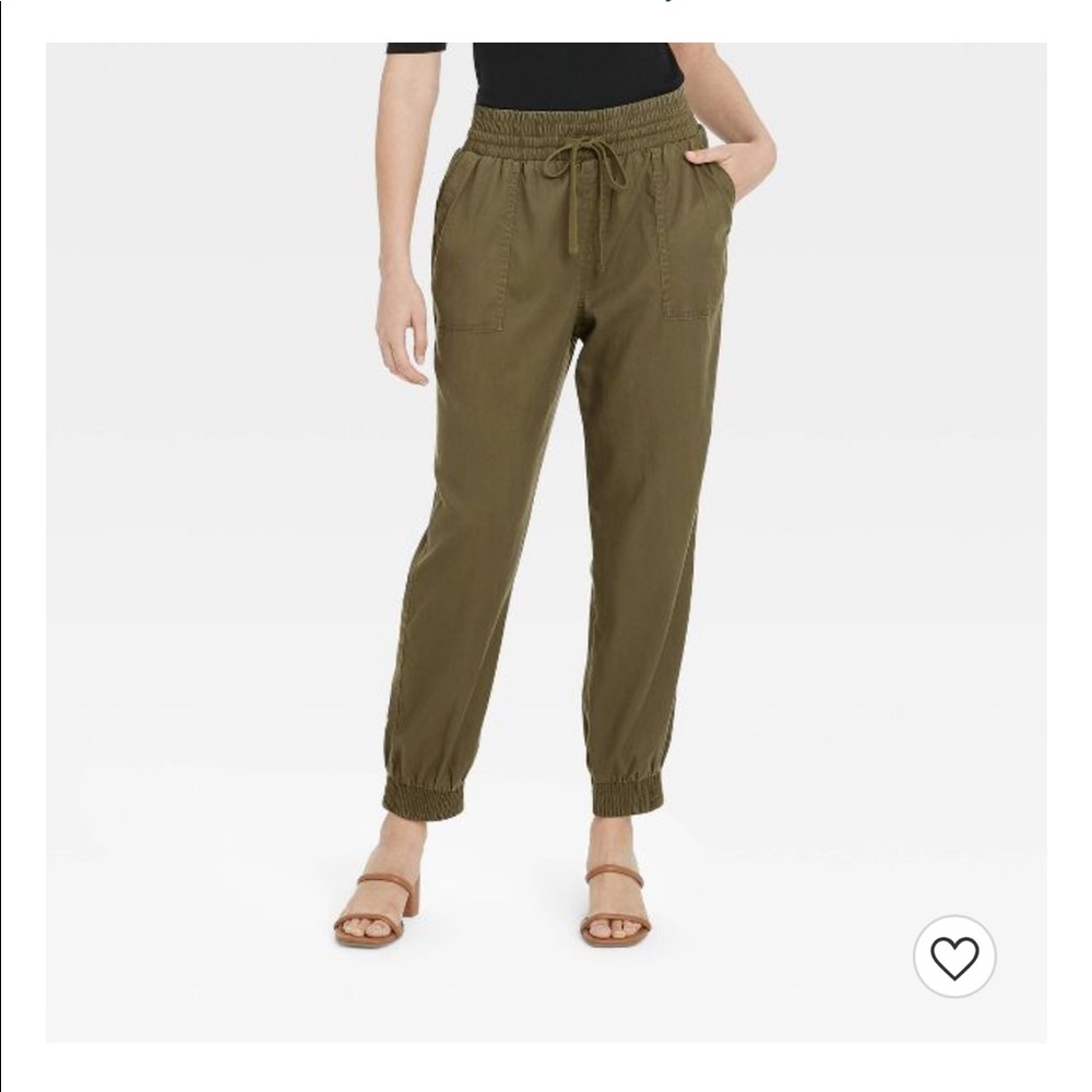 High rise woven ankle jogger. a new day olive